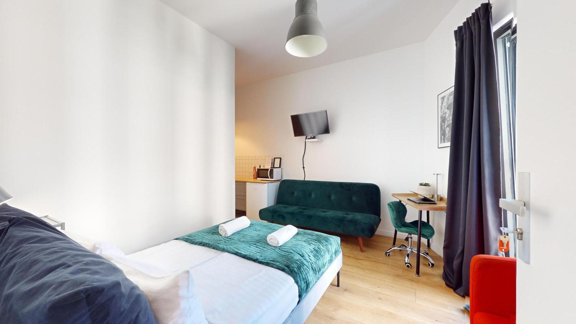 Family House Near The Market Square -Perfect For Family & Business Stays - Ksiecia Witolda Street 500 Steps To Market Square - 2 Bedrooms,2 Parking Places Вроцлав Экстерьер фото