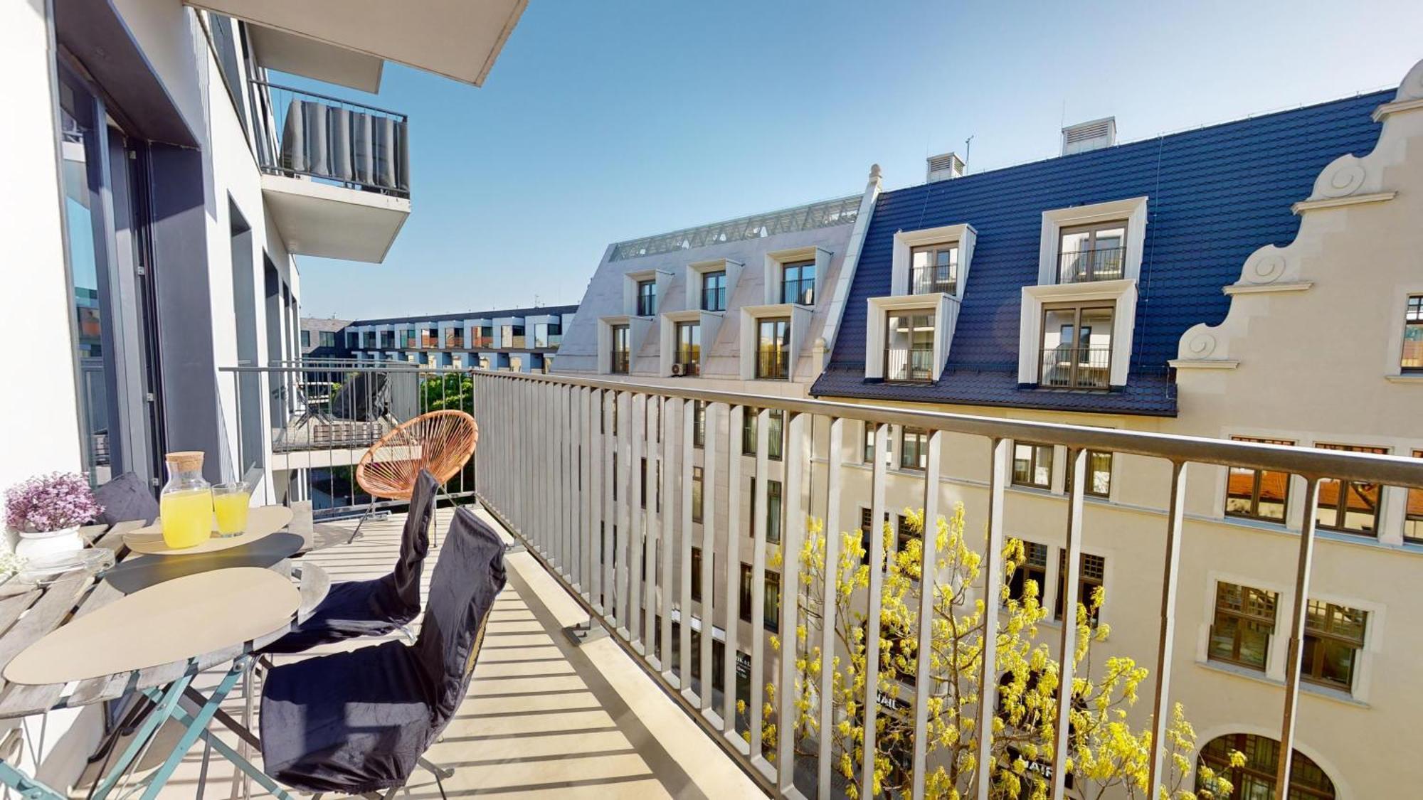 Family House Near The Market Square -Perfect For Family & Business Stays - Ksiecia Witolda Street 500 Steps To Market Square - 2 Bedrooms,2 Parking Places Вроцлав Экстерьер фото